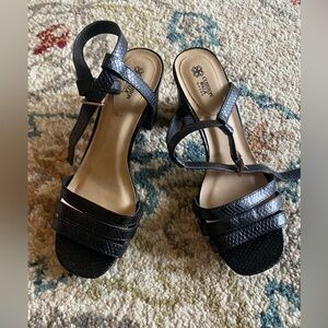 Cushion Walk by AVON black heels. Size 9